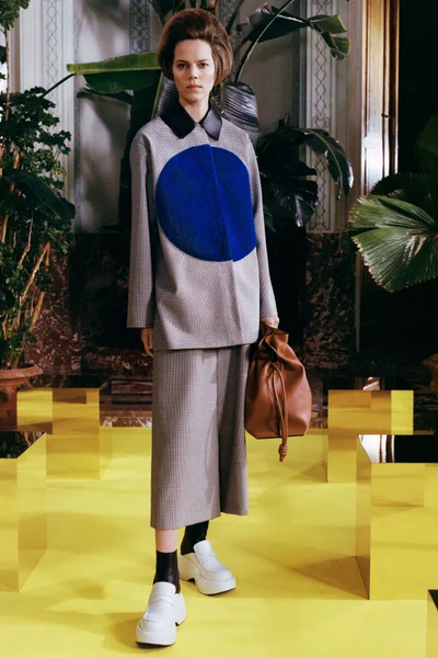 Look 16